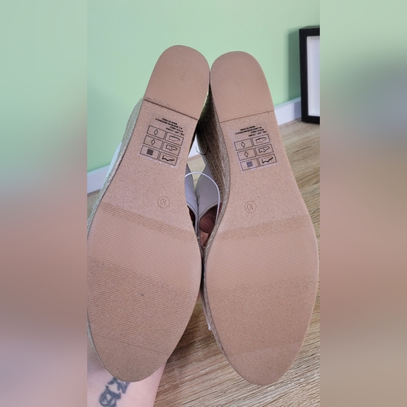 Draper James Emily White Floral Wedge Sandals Feminine  NWT 10 - Picture 6 of 6